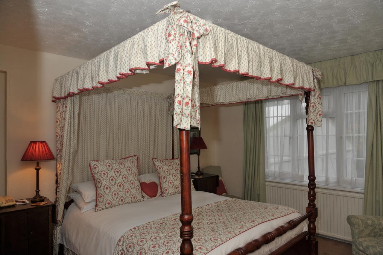 The Inglenook Hotel 보그너레지스 외부 사진